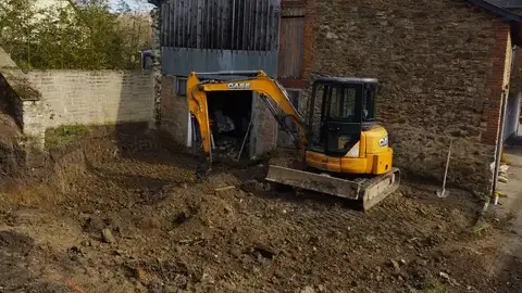 location mini-pelle à Chauvigné - image 3